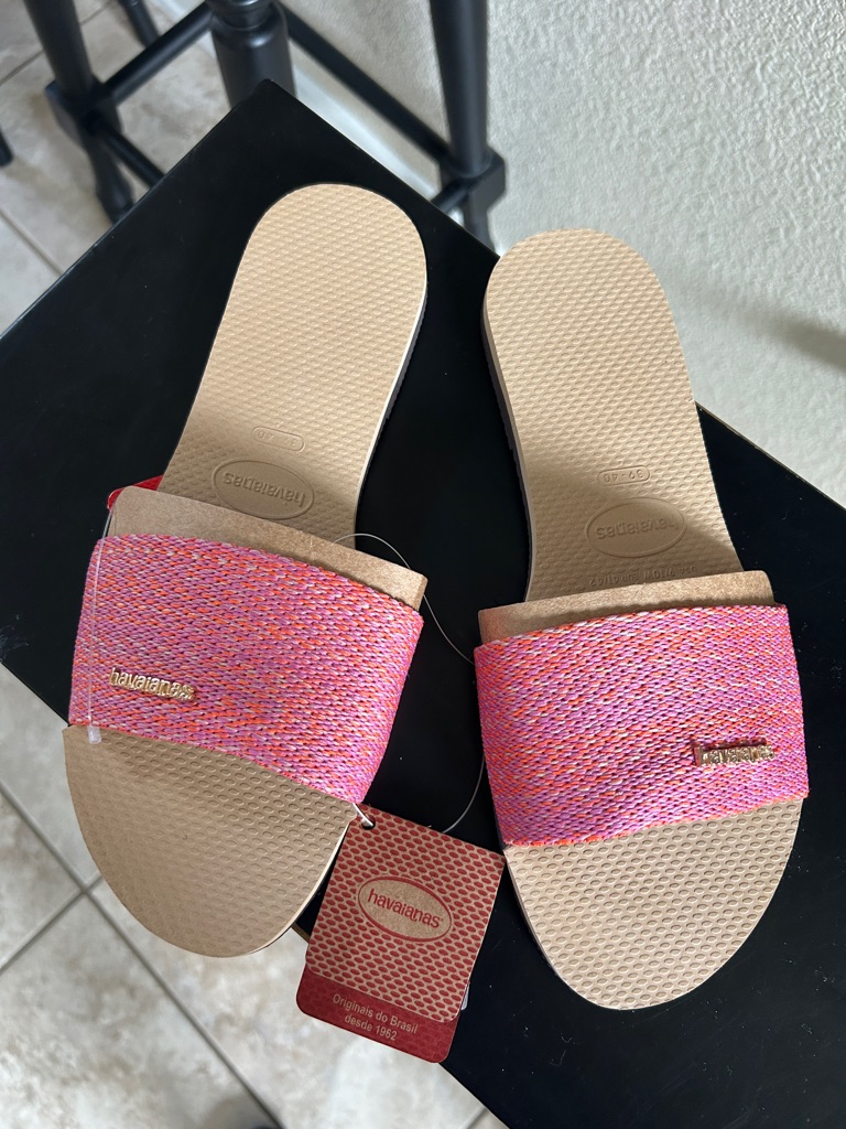 Nwt Havaianas Women’s Pink Slide Sandals With Beige Footbed 9/10